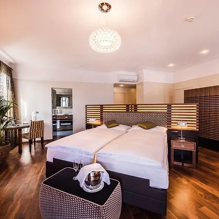 Art Deco Montana Hotel 4*